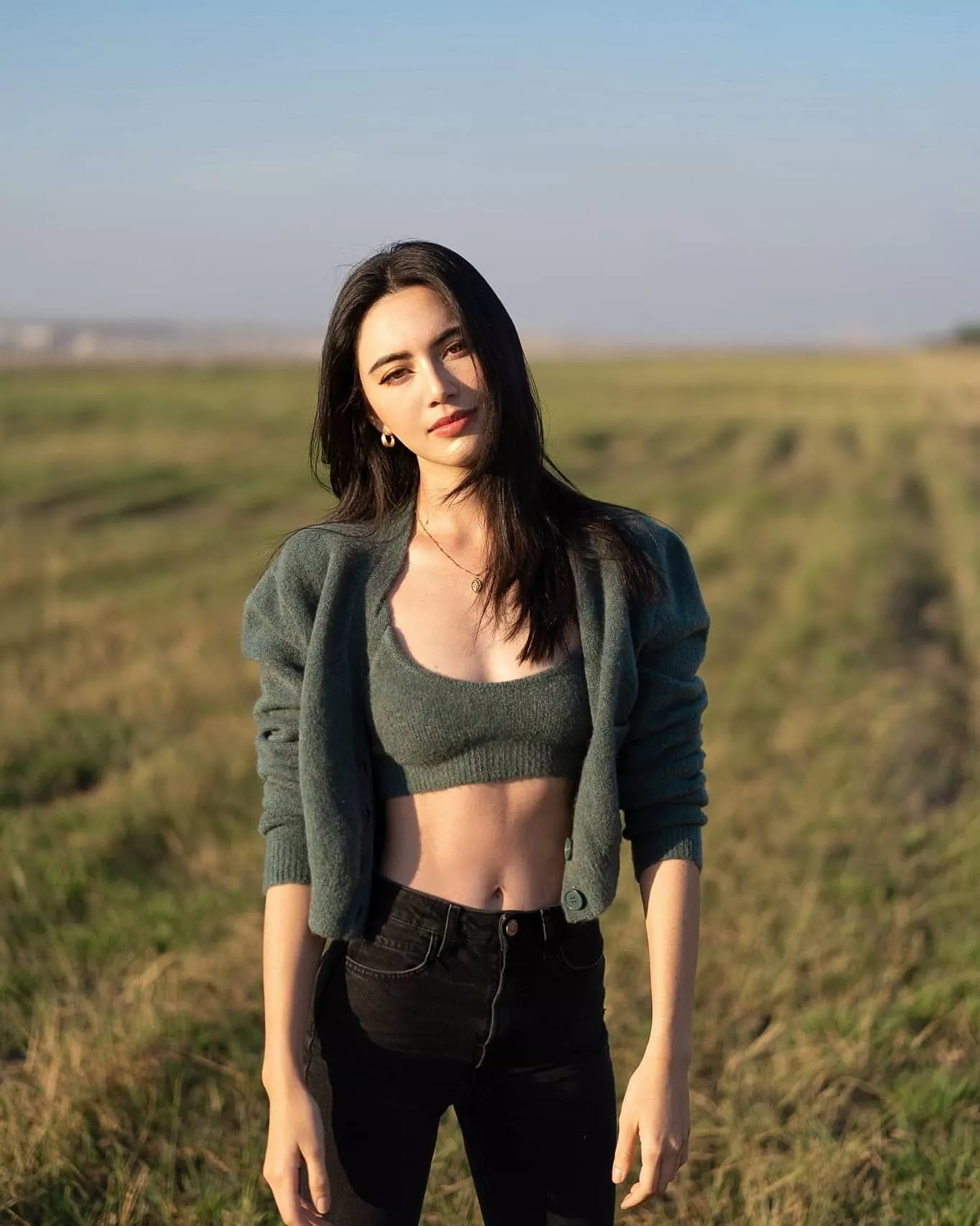 A tall girl IRTR posted by shbmpl