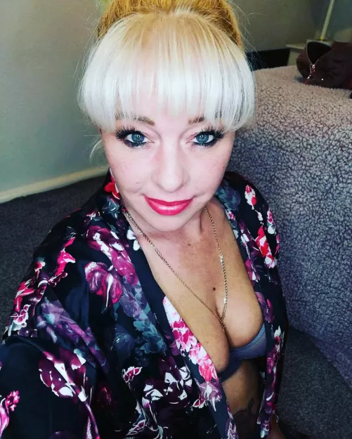 A wife in need this Friday 🥵 which can help ? by Yorkshiremilf