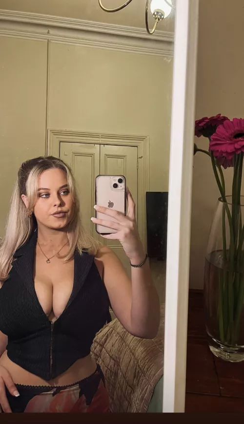 about to burst out by explorer_indi