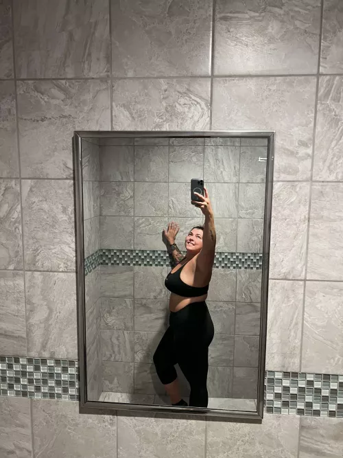 About to hop in the shower [F] by brattysugartits