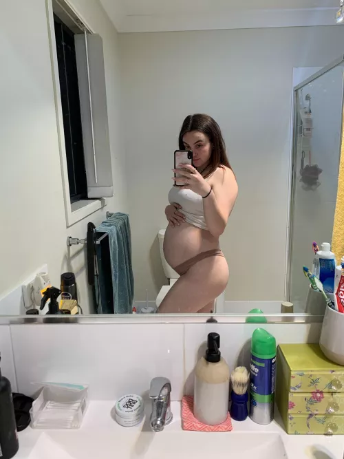 About to pop hehe by Itsyourgirlsamx