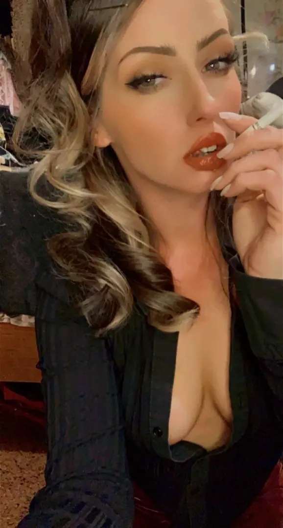 About to wrap my lips around… 🤭🤫(OC) posted by Icy_Information3915