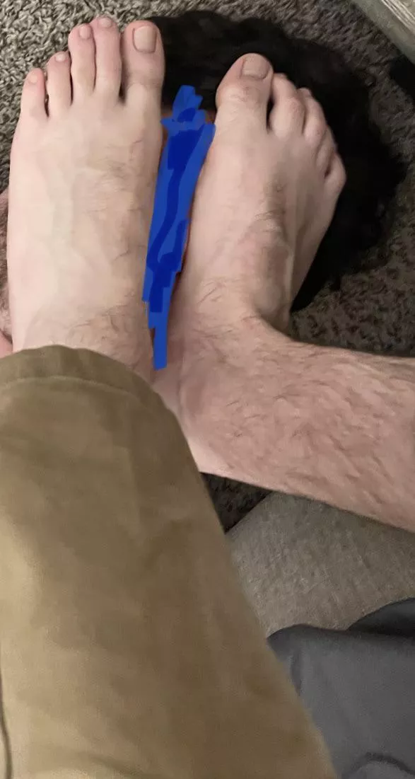 Absolute heaven under his perfect feet posted by juliansfeet