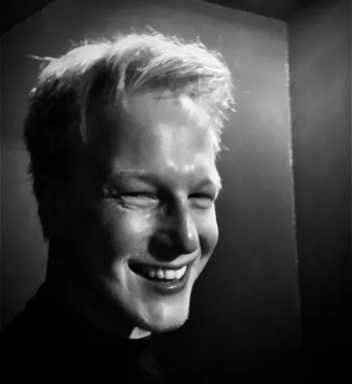 Actually this is me peeing in an urinal in the club. Thanks to my friend 📸 by Sytzer