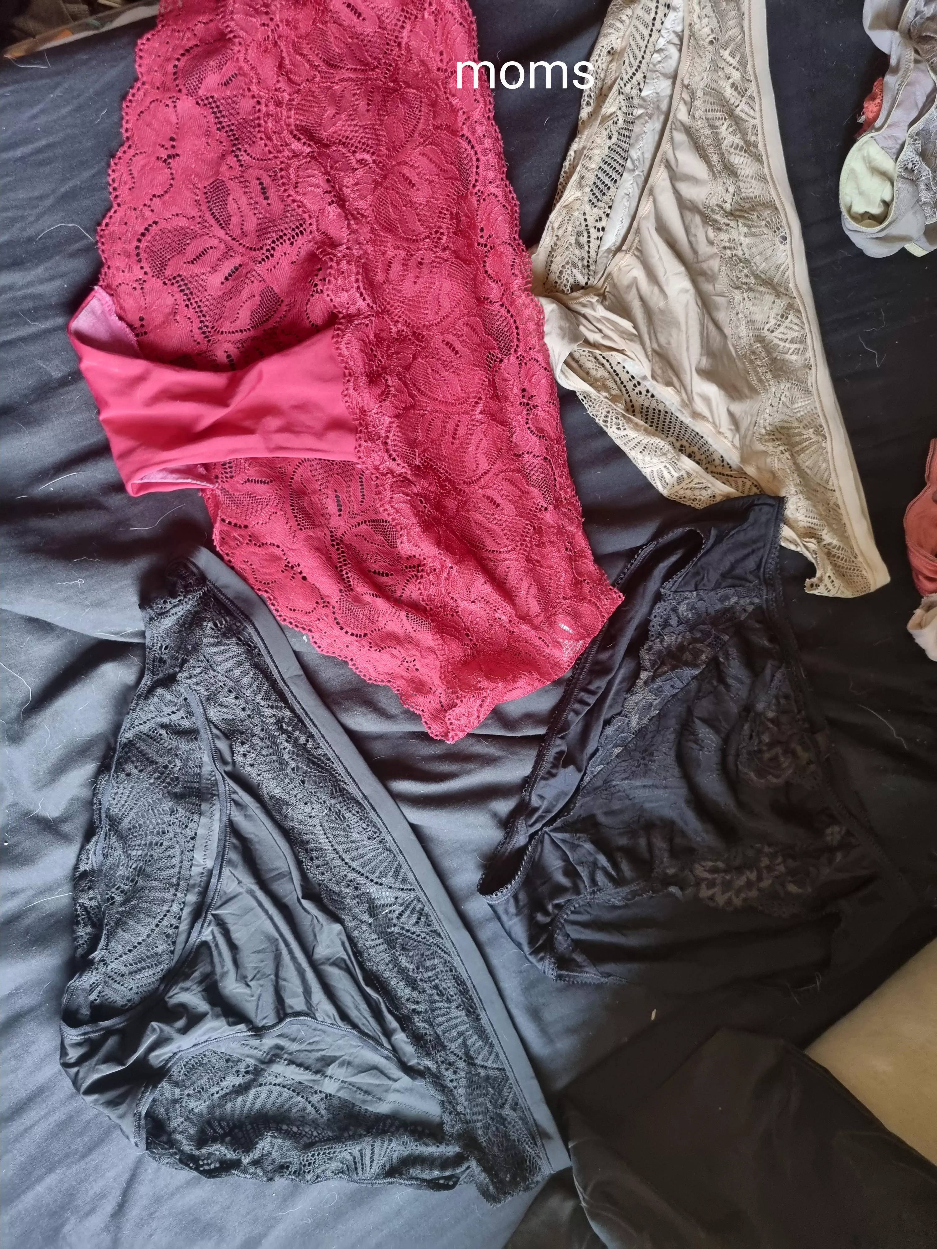 add me on snapchat tomwoo45 I am alone and bored in my sisters room well I have access to her room. posted by wootom45