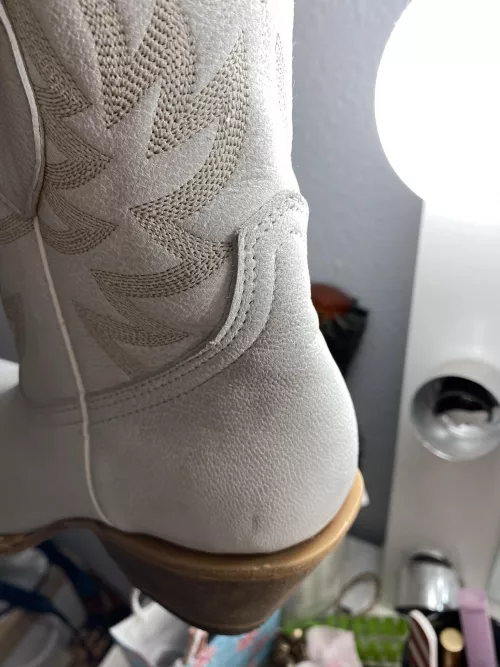 Addendum to my text post since people are confused - is this what full grain leather is normally supposed to look like- not full white? They’re new by tcorona47