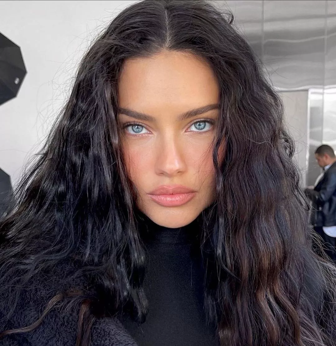 Adriana Lima 2022-05-01 posted by LawnOfTheRay