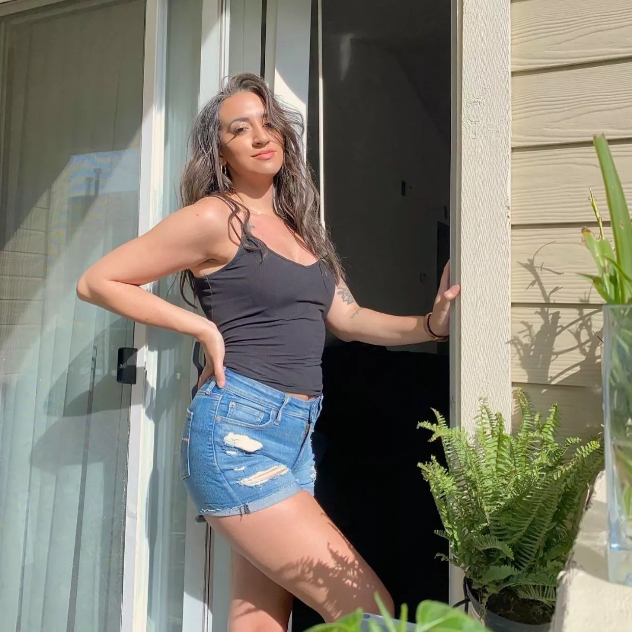 African American + Caucasian 🤎👩🏽‍🦱🦋 24, OC posted by BleezysnButterflies