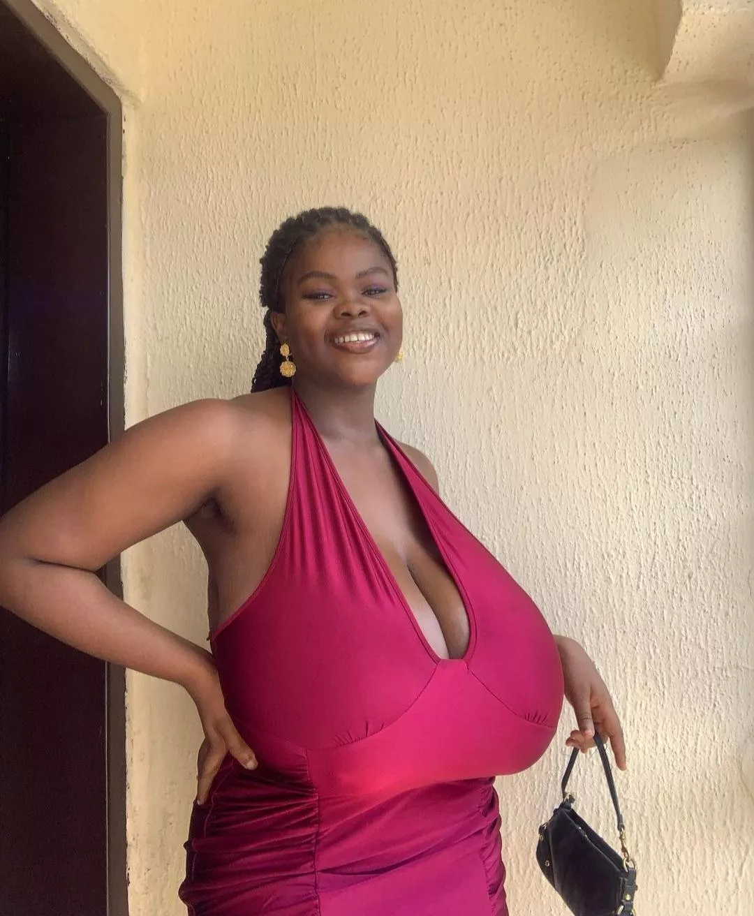 African Queen😍 posted by Expensive-Shame-4856