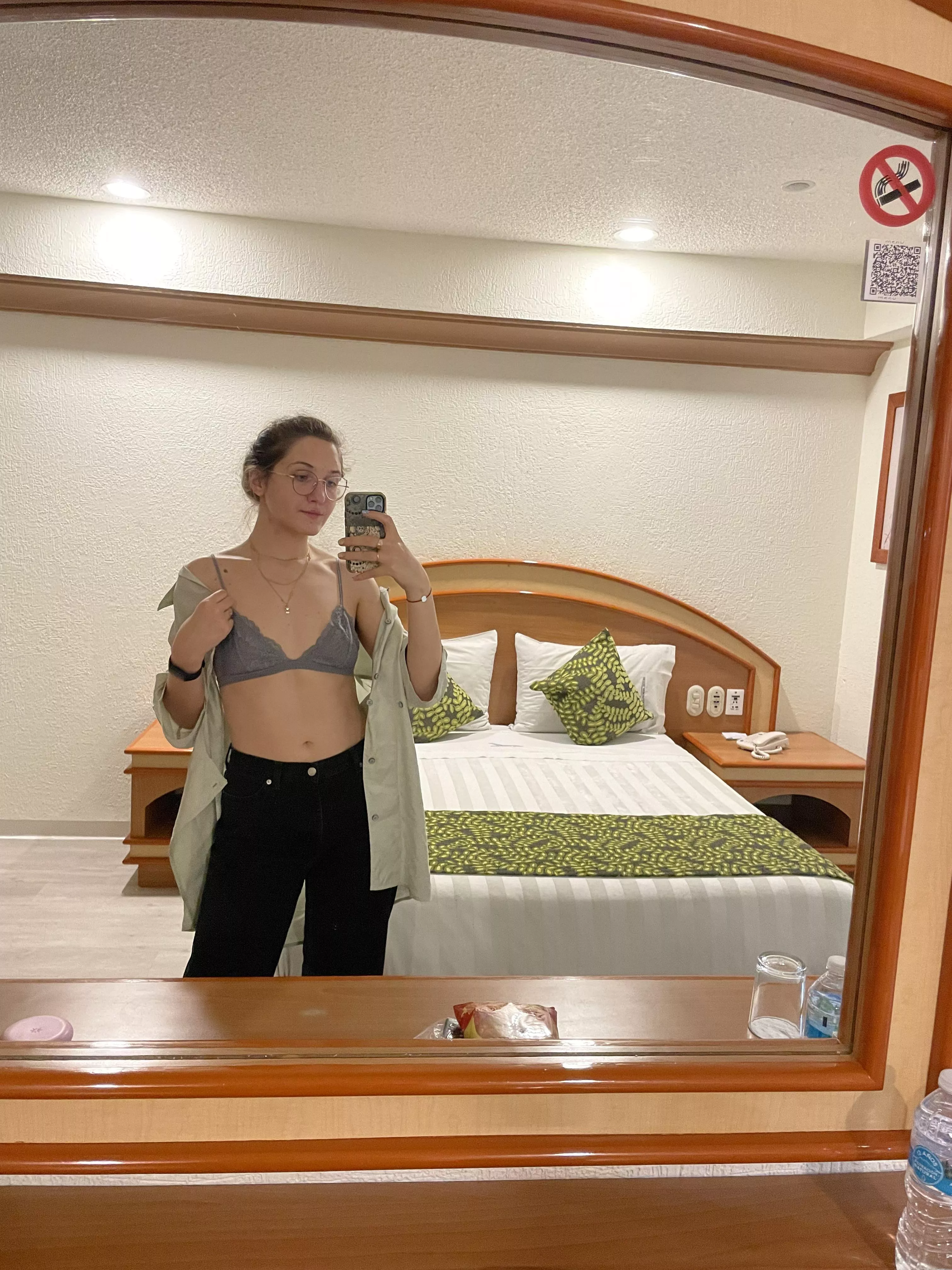 after 1 cancelled flight, 2 delays one and a lost bag 💼 [f] posted by adile_like-in-a-lay