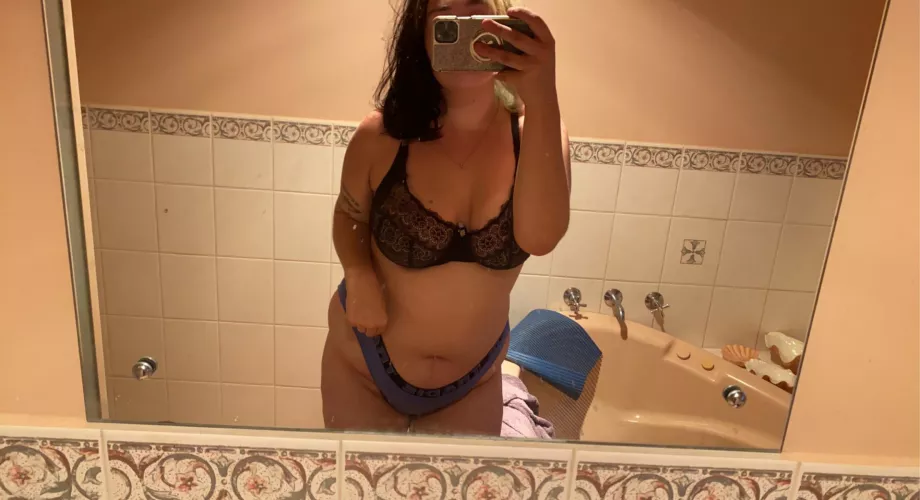 After a long day at work I just want someone to tell me I’m pretty 🥺 by dontdodirtydrugs