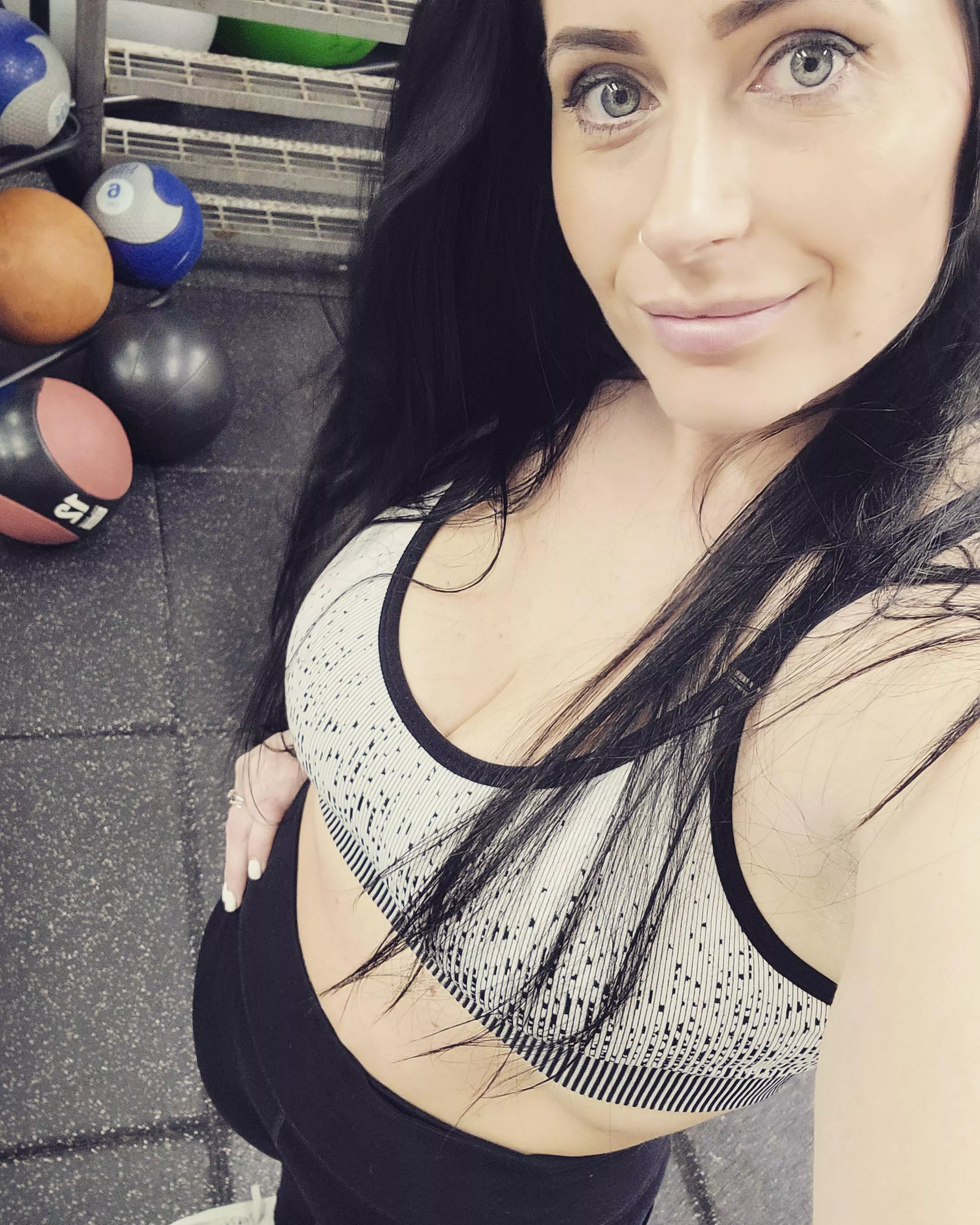 After Gym Pic how do you rate my body ? 🍒 posted by LorettaOF