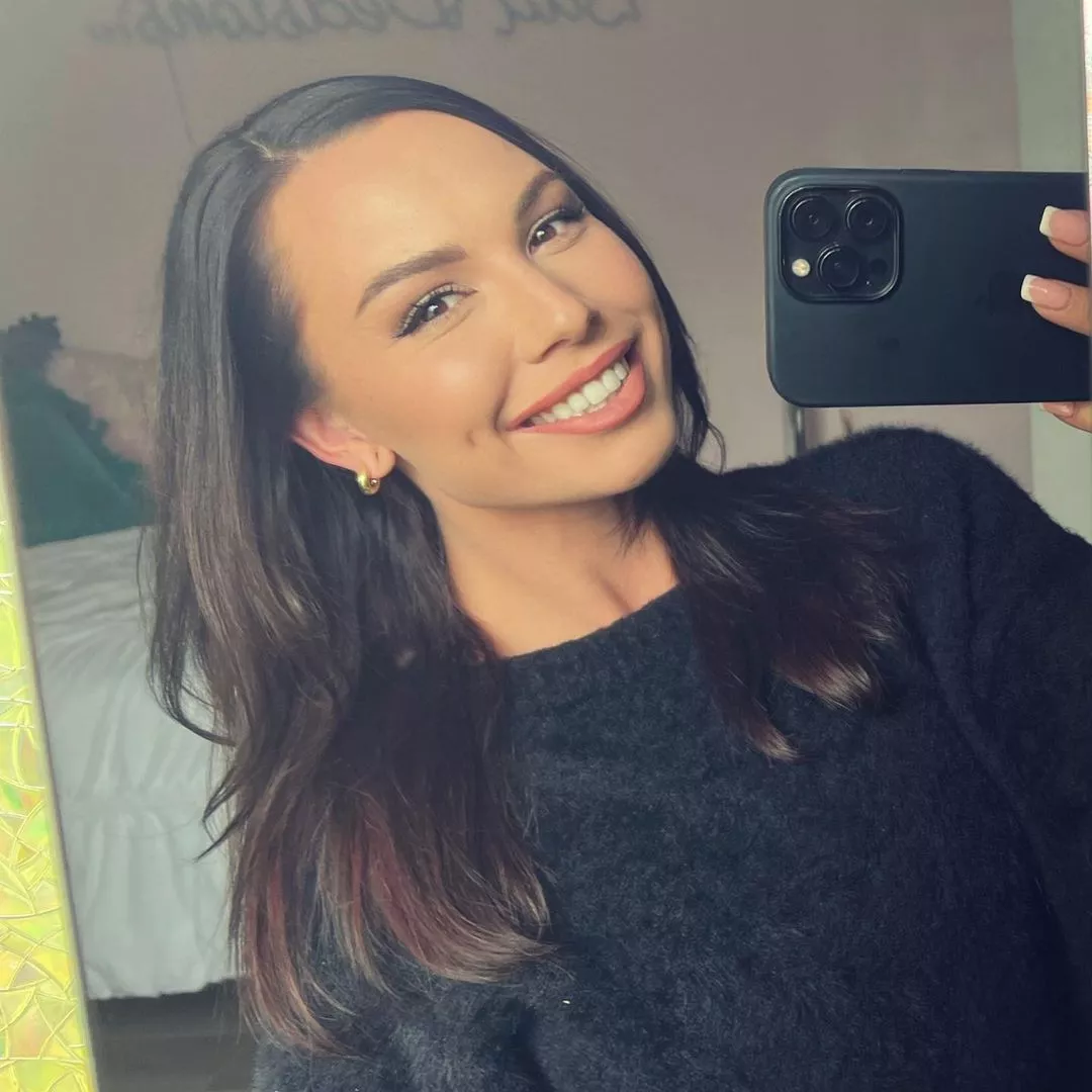 Aidra Fox posted by whaletails_forever