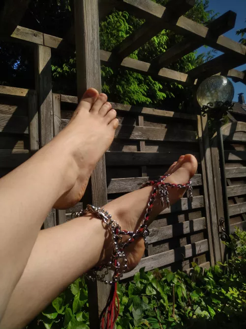 Aiming for sky, but wishing to be caught by your lips by DioriWulf