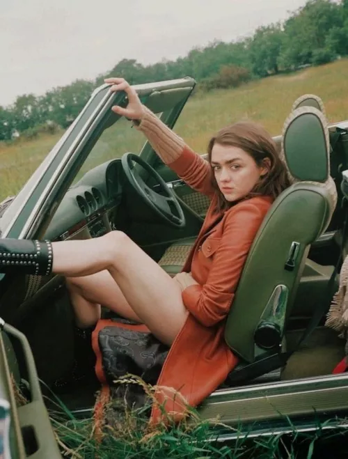 Ain't Maisie Williams just adorable by Own_Emphasis_3195