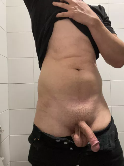 Airport selfie! Too bad there are no stalls for someone to jerk me 😜 by cookiesgonewild