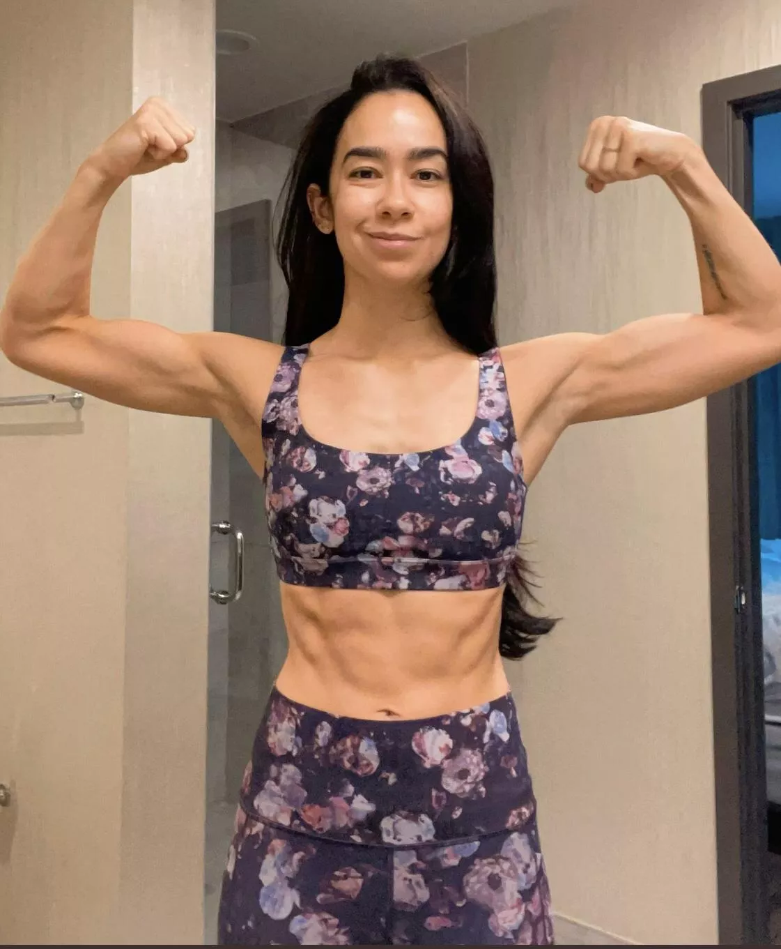 AJ Lee 😍 posted by HarryKoehler