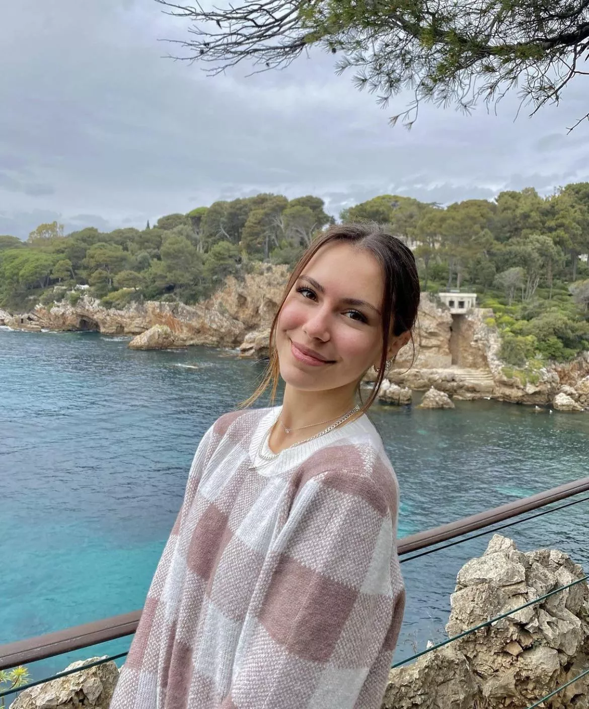 Alex Hook posted by alejour