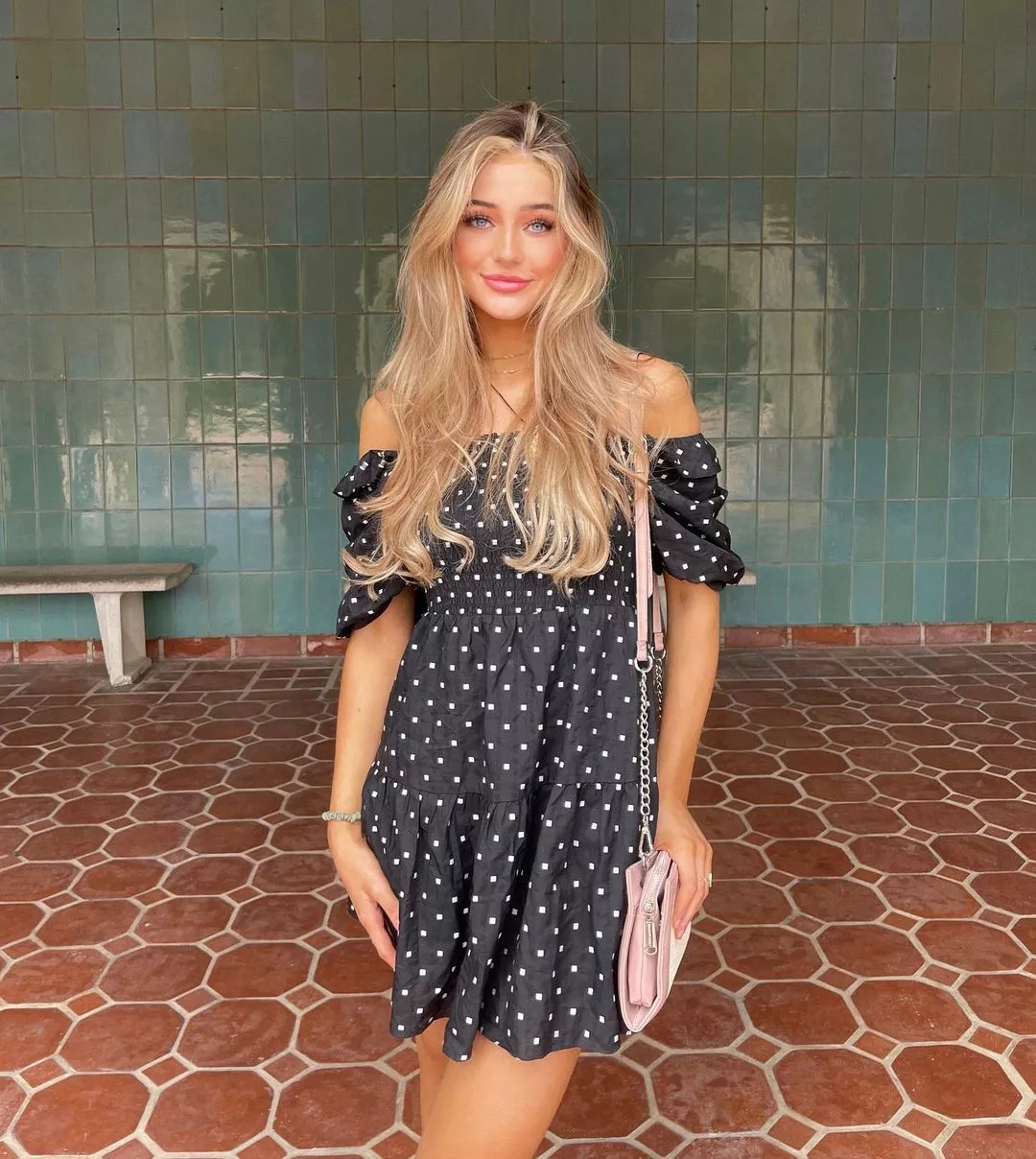 Alexandra Rozmajzl [2022-06-04] posted by LawnOfTheRay