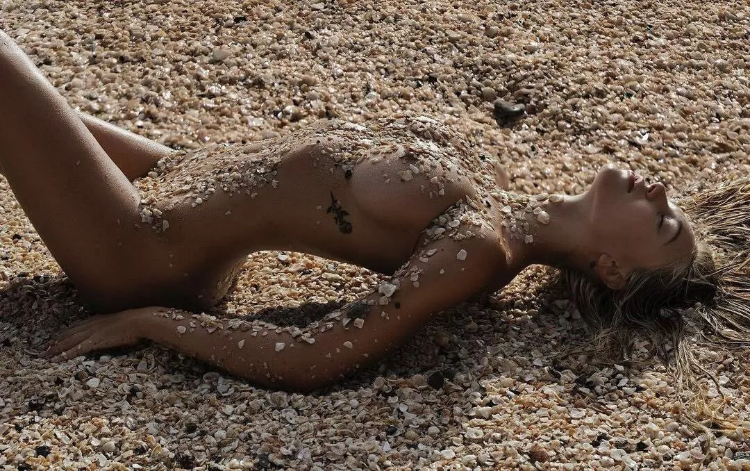 Alexis Ren posted by sumujj