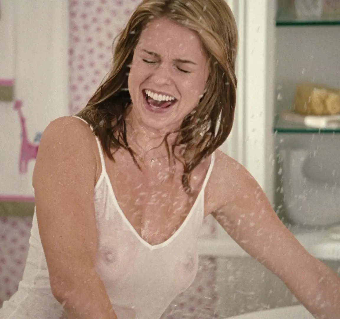 Alice Eve posted by Grandvilleq