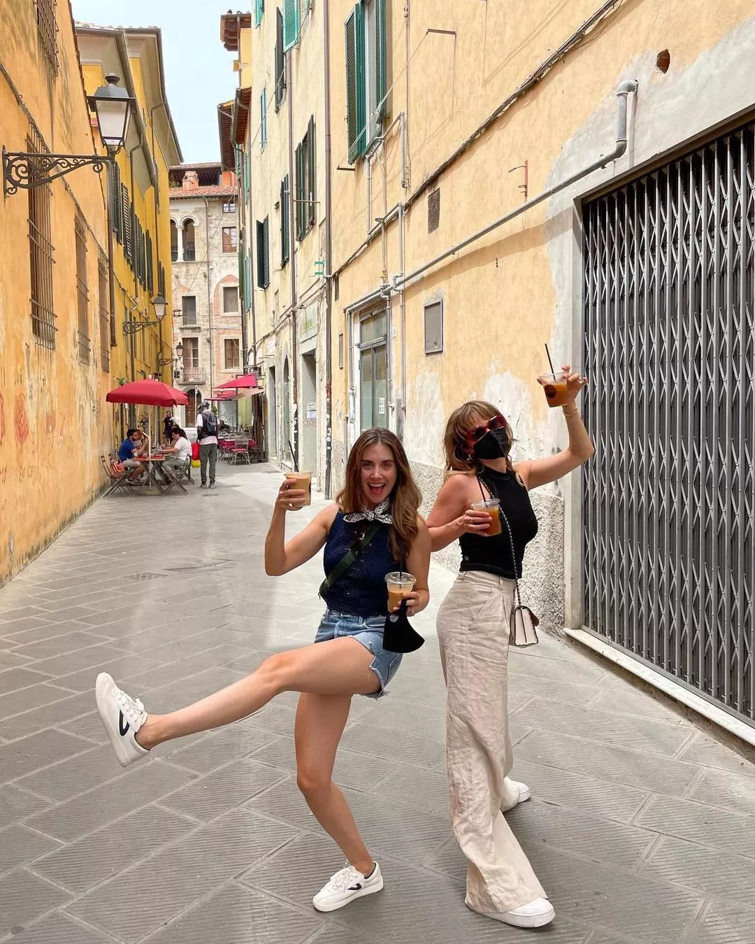 Alison Brie posted by lemonchin64