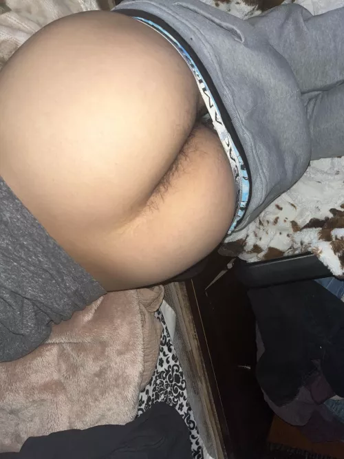 All alone on a Sunday by hornycrime