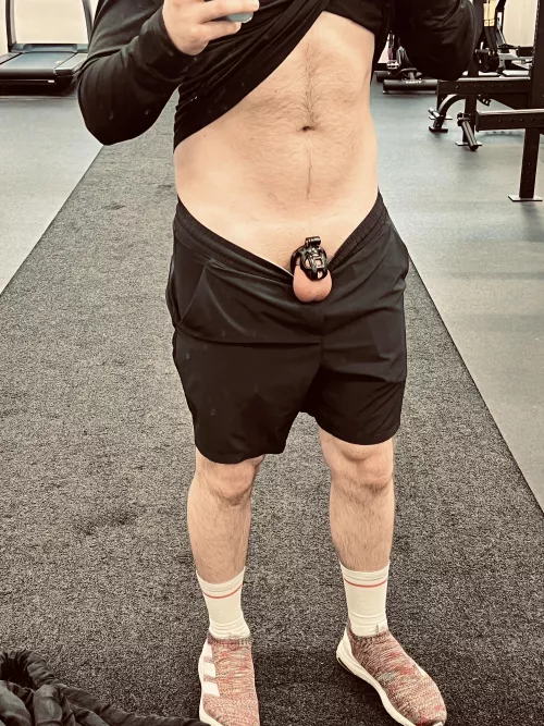 All black at the gym 🖤 by deelion555