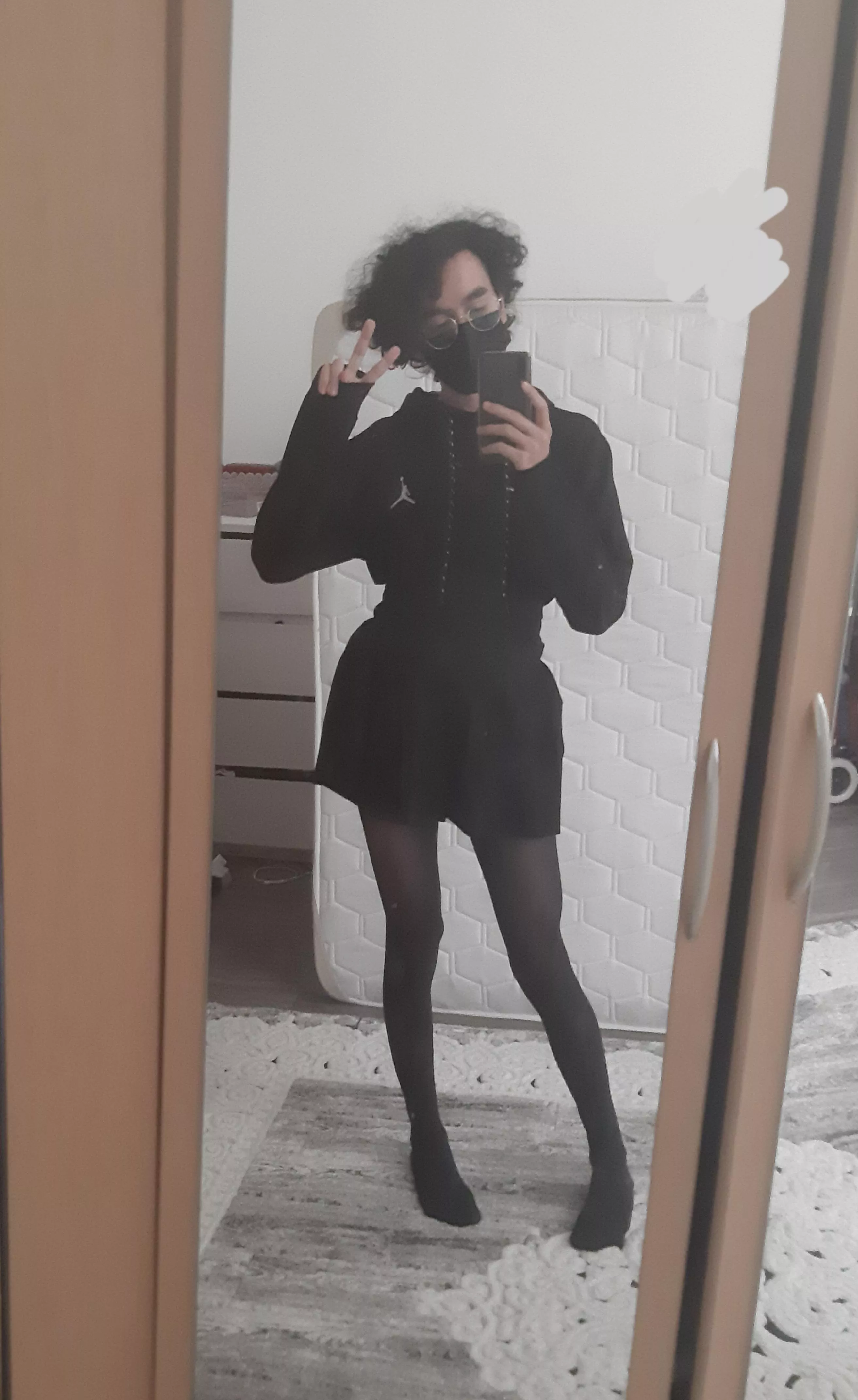 All black posted by sayuri89