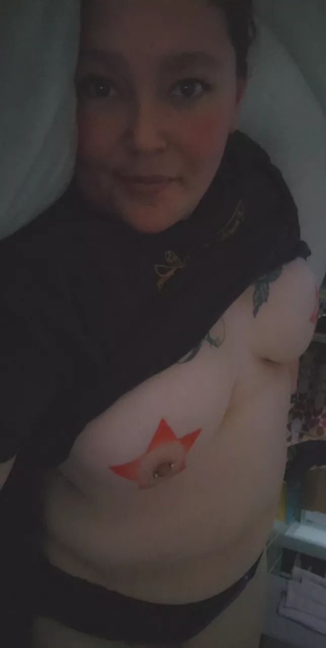 all comfy in bed posted by valRi88