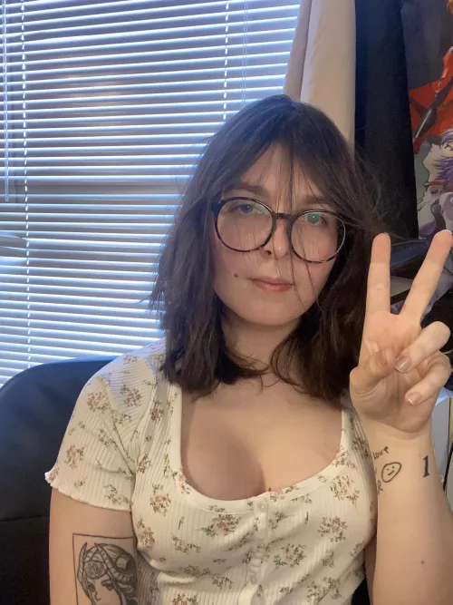 all i’m good at is begging for TF2 skins and having hair in my face. enjoy by lilly_ow