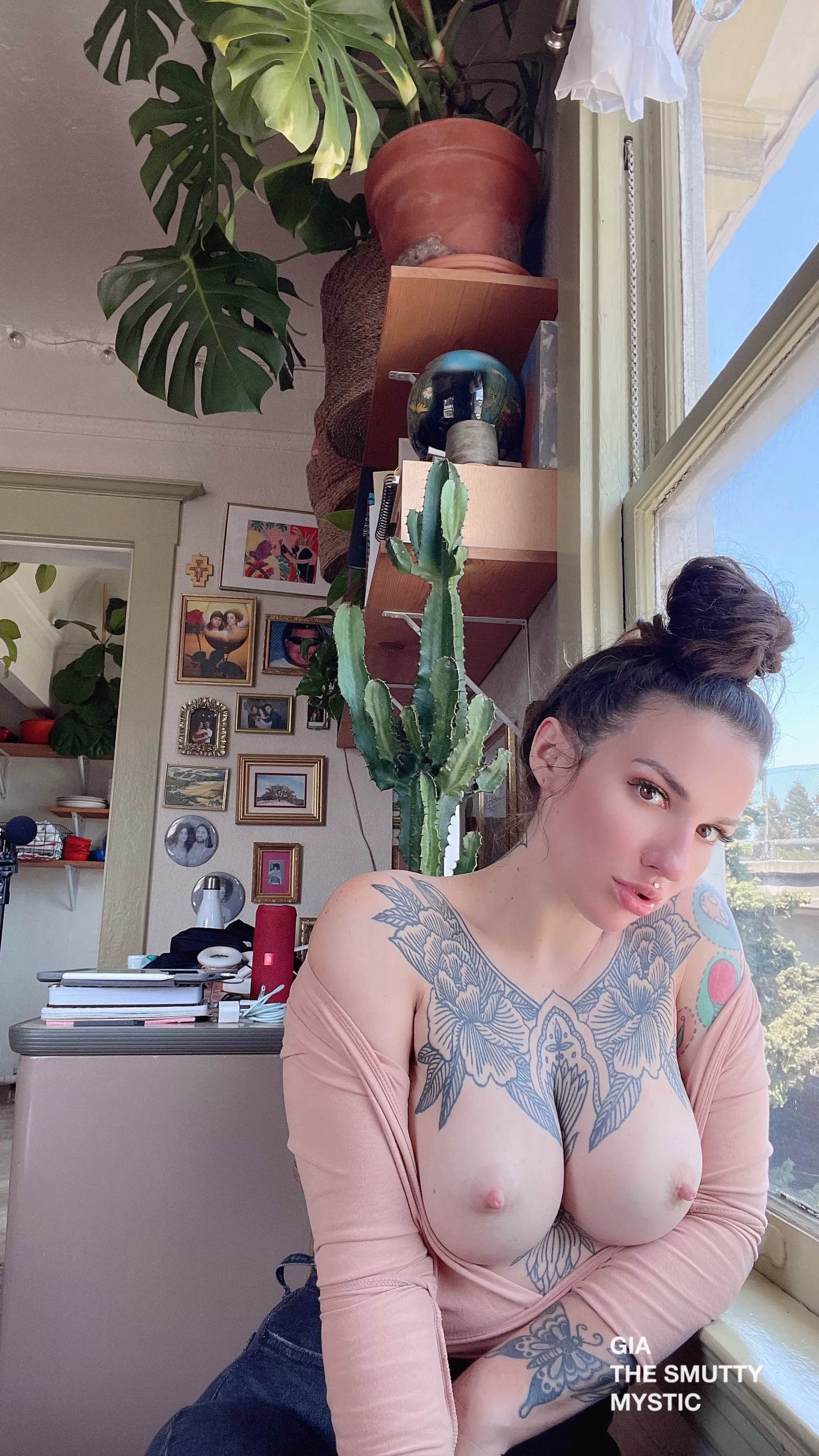 all natural…..syke!😜 [oc] posted by giathesmuttymystic