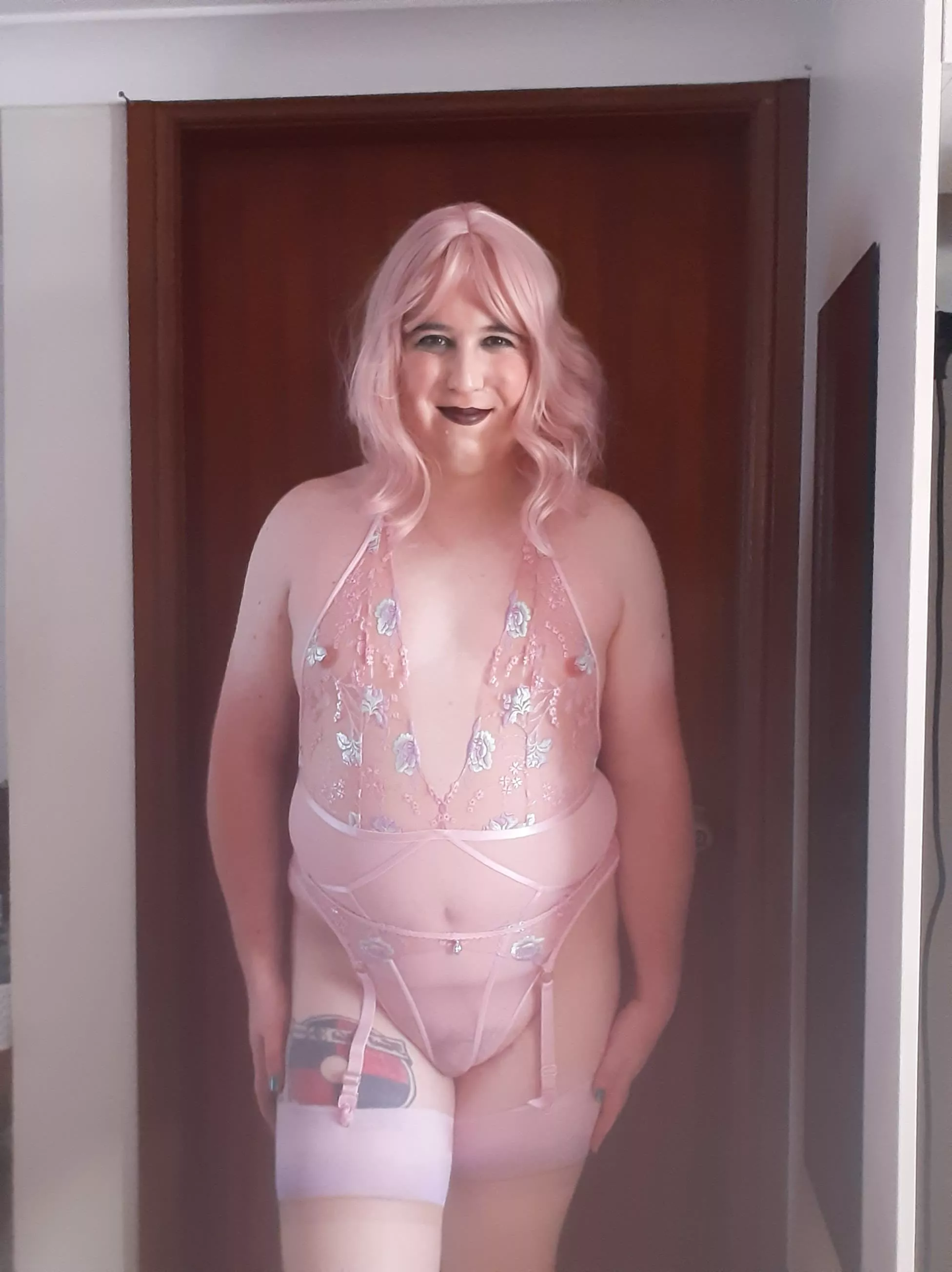 All ready to be his pink plaything this evening posted by sydneydommecd