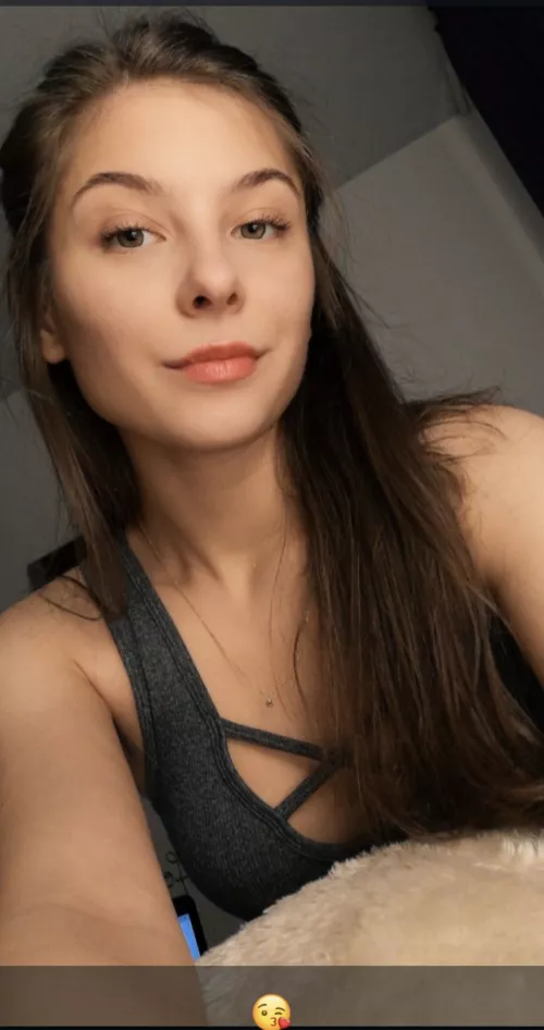 ALL SUBS GET A DIRTY PHOTO OF ME 😉 I love showing off my body with sexy dances and I specialise in custom photos and videos. I have a feeling you will fall in love with me 😘😘 Link is in the comments and in my bio. by AmandaHobbsOF