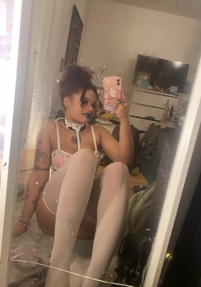 All white 🐇 posted by -GUS___