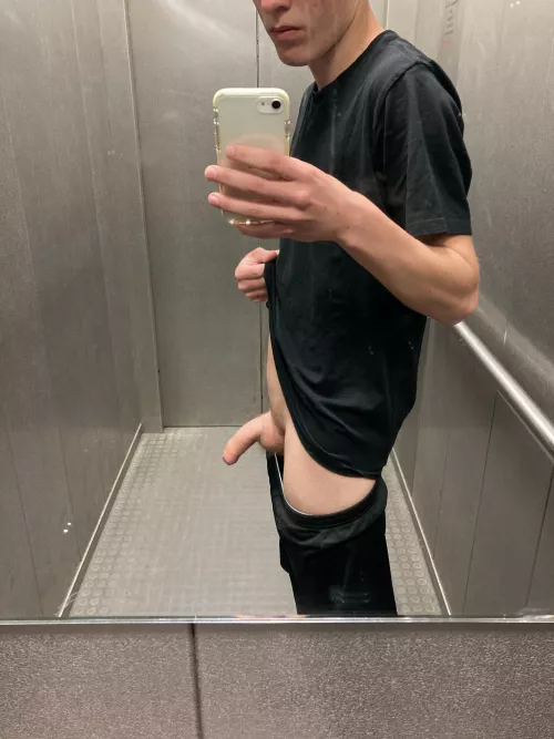 alone but horny in the elevator 😭😂 by Torbenlastdrop