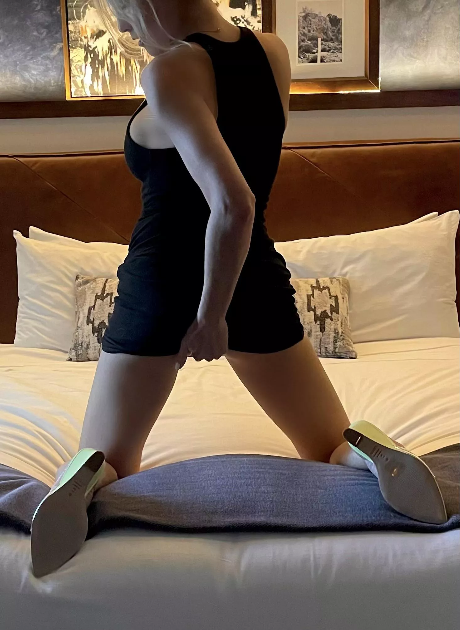 Alone in my hotel room after a night out makes me feel…naughty 😉🖤 posted by classydesiree