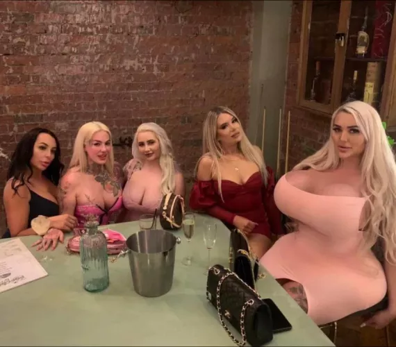 Alpha bimbo by burger_boyuk