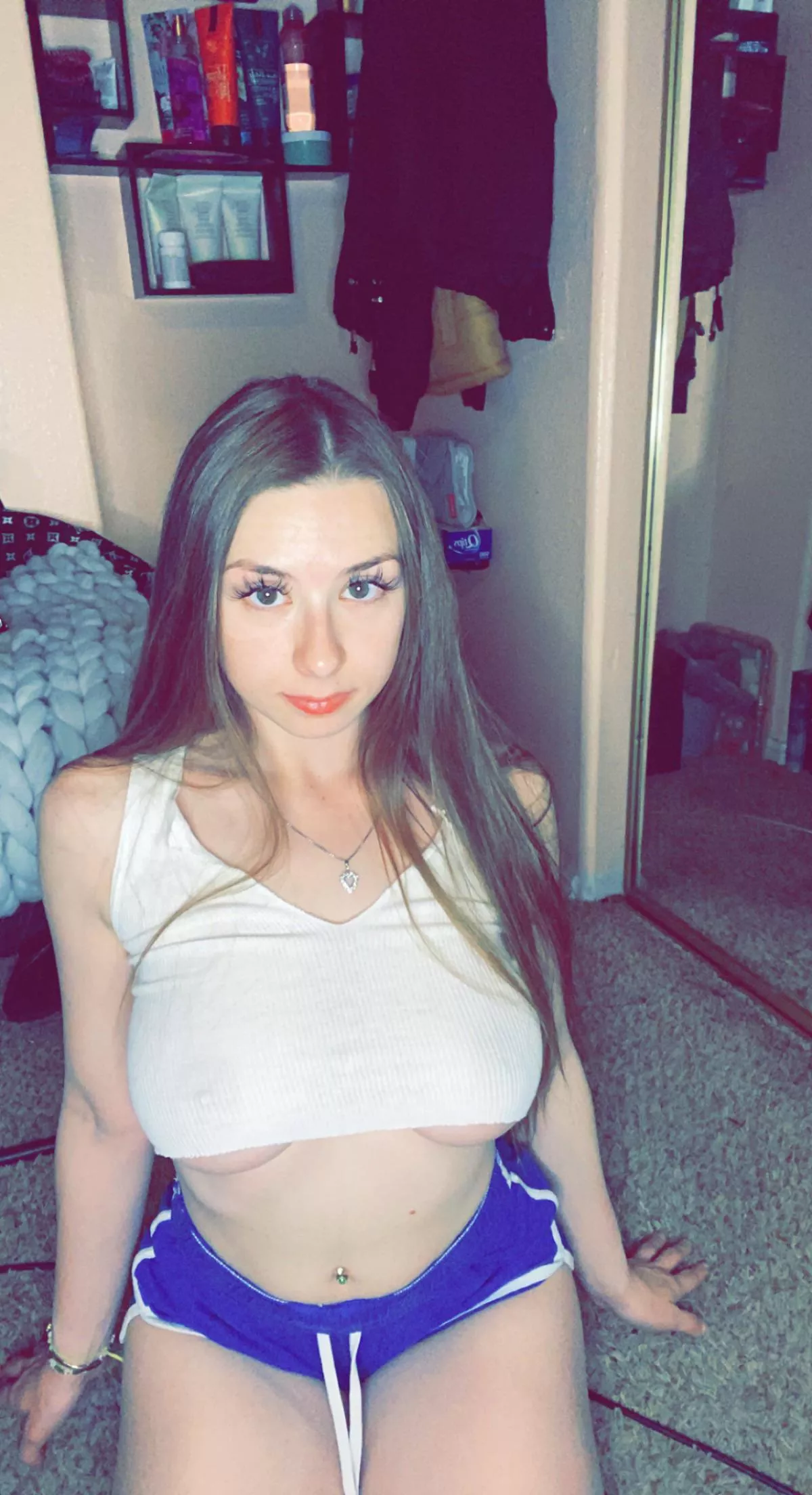 Already on my knees 🤷‍♀️ 22F posted by Ooeygooey777