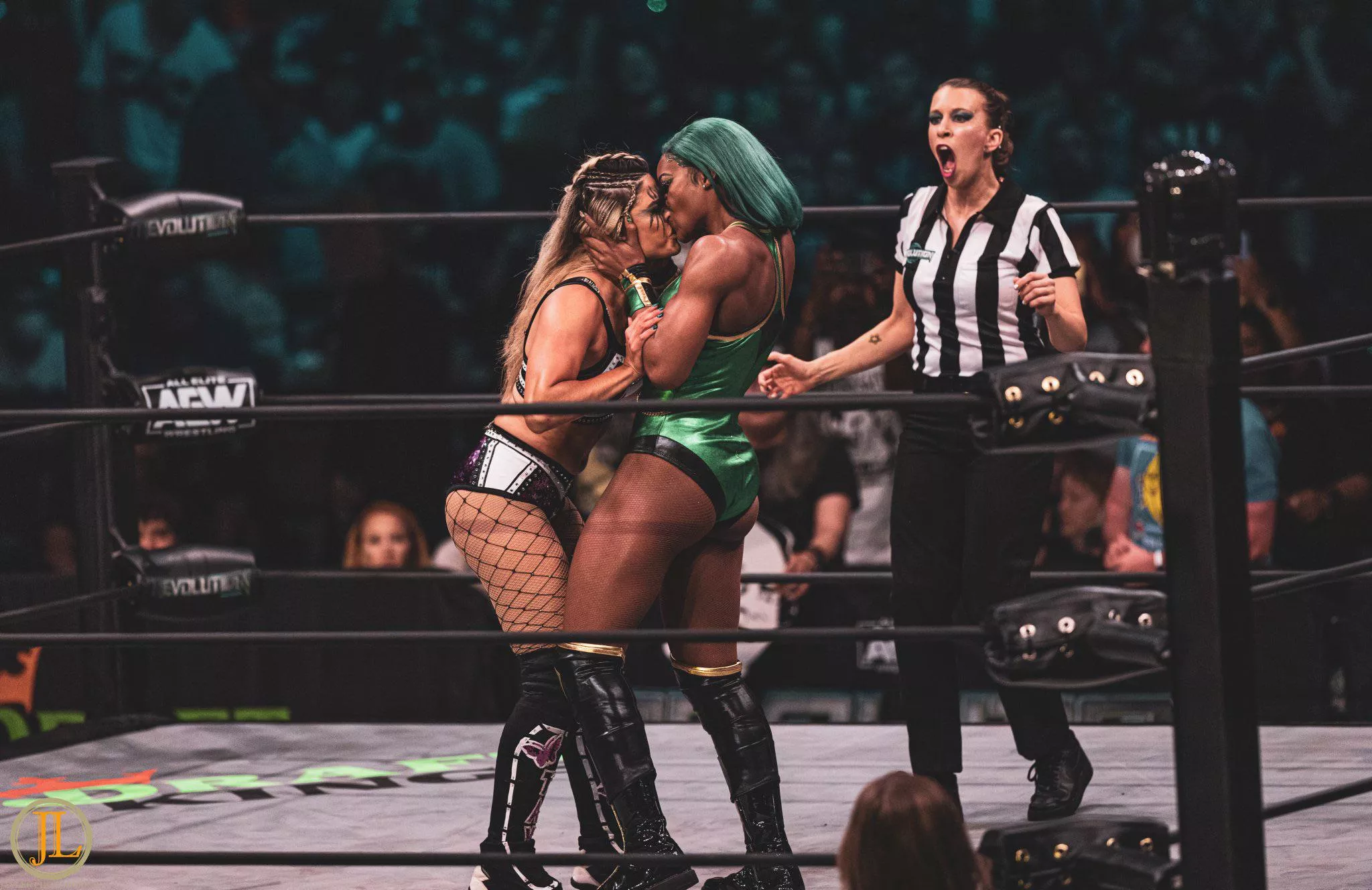 Alternate Angle of Jade & Tay posted by nagolscience