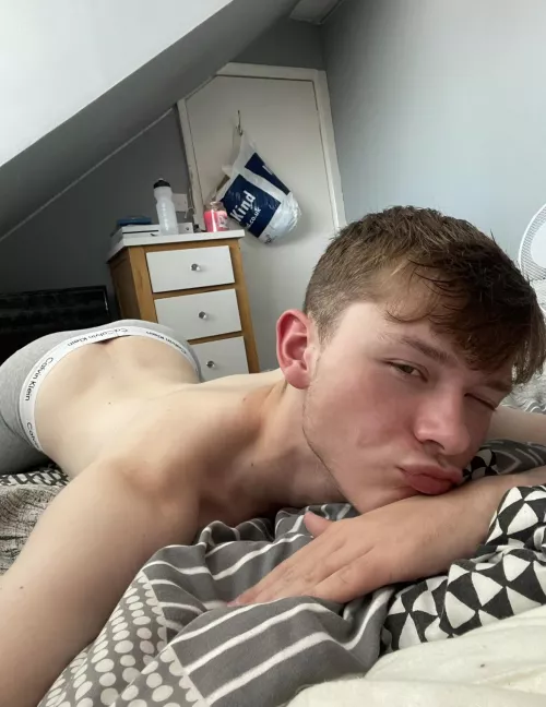 always arching 😅 by ember_tw1nk