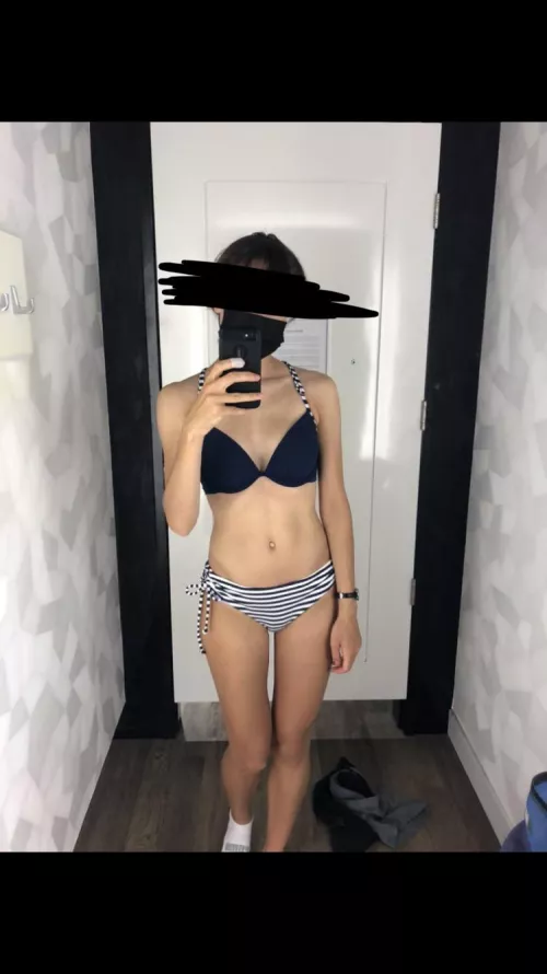 always been insecure about my belly button 🥺 hope ill be able to wear a bikini this summer by okokokyess