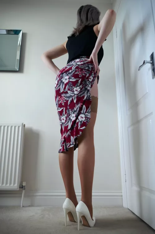 Always helps having a cheeky flash when showing your heels x by the_soles_next_door