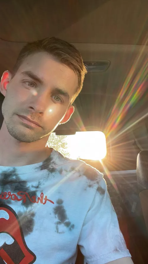 Always looking for more gaymer friends! DBD or Genshin players? by graylavender