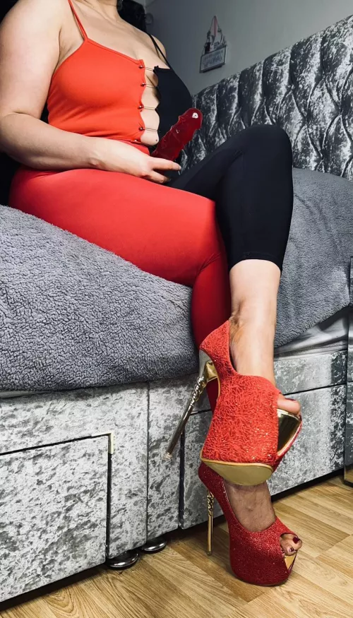 Always match your heels to your girl cock, it looks so pretty by sparkly-and-savage