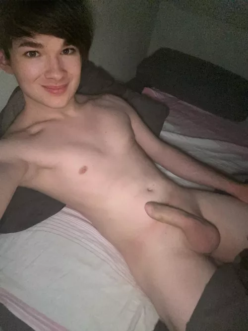 Always naked in the bed. 🙈 by Anudium