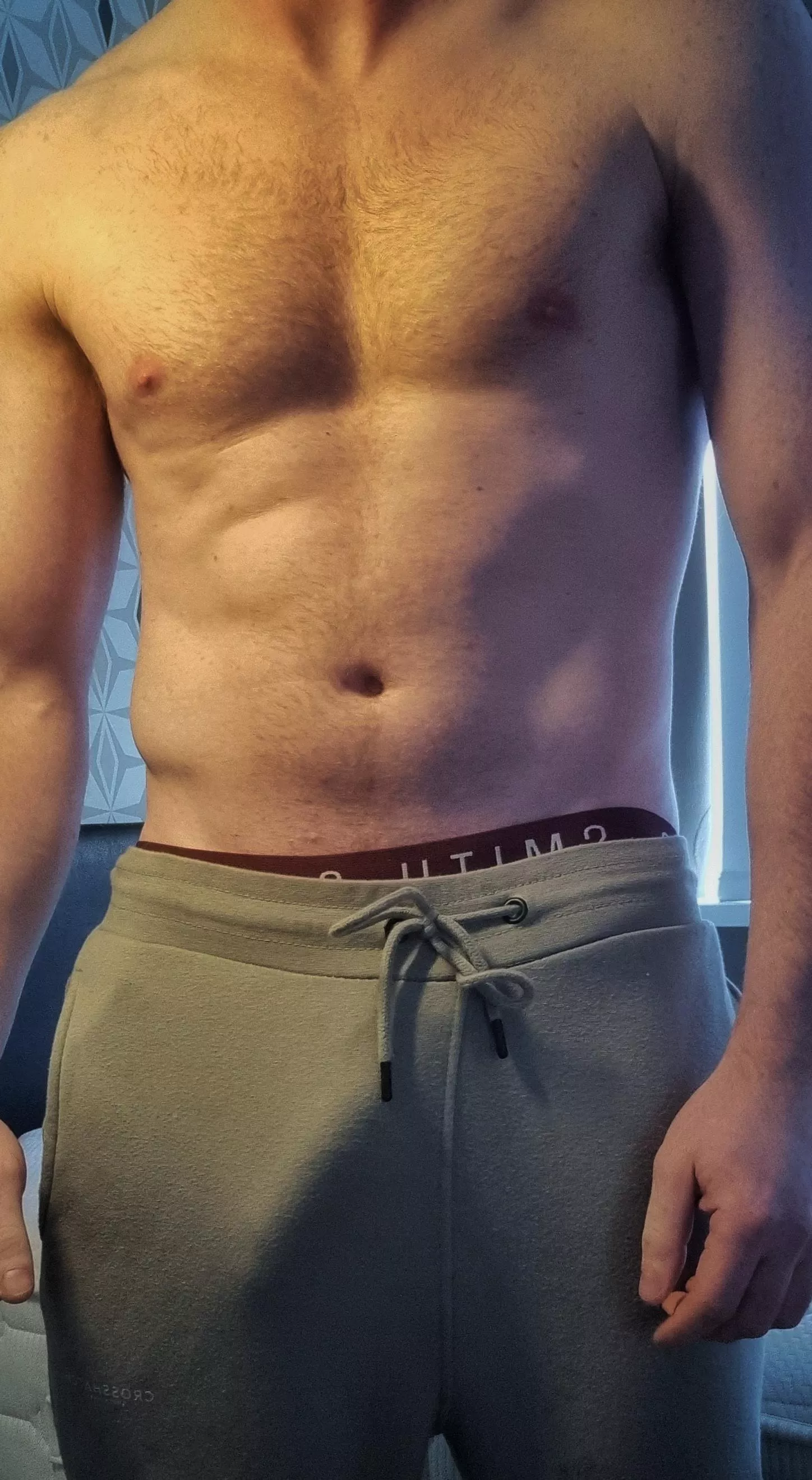 Always noticeable in grey sweats posted by Fireshine91