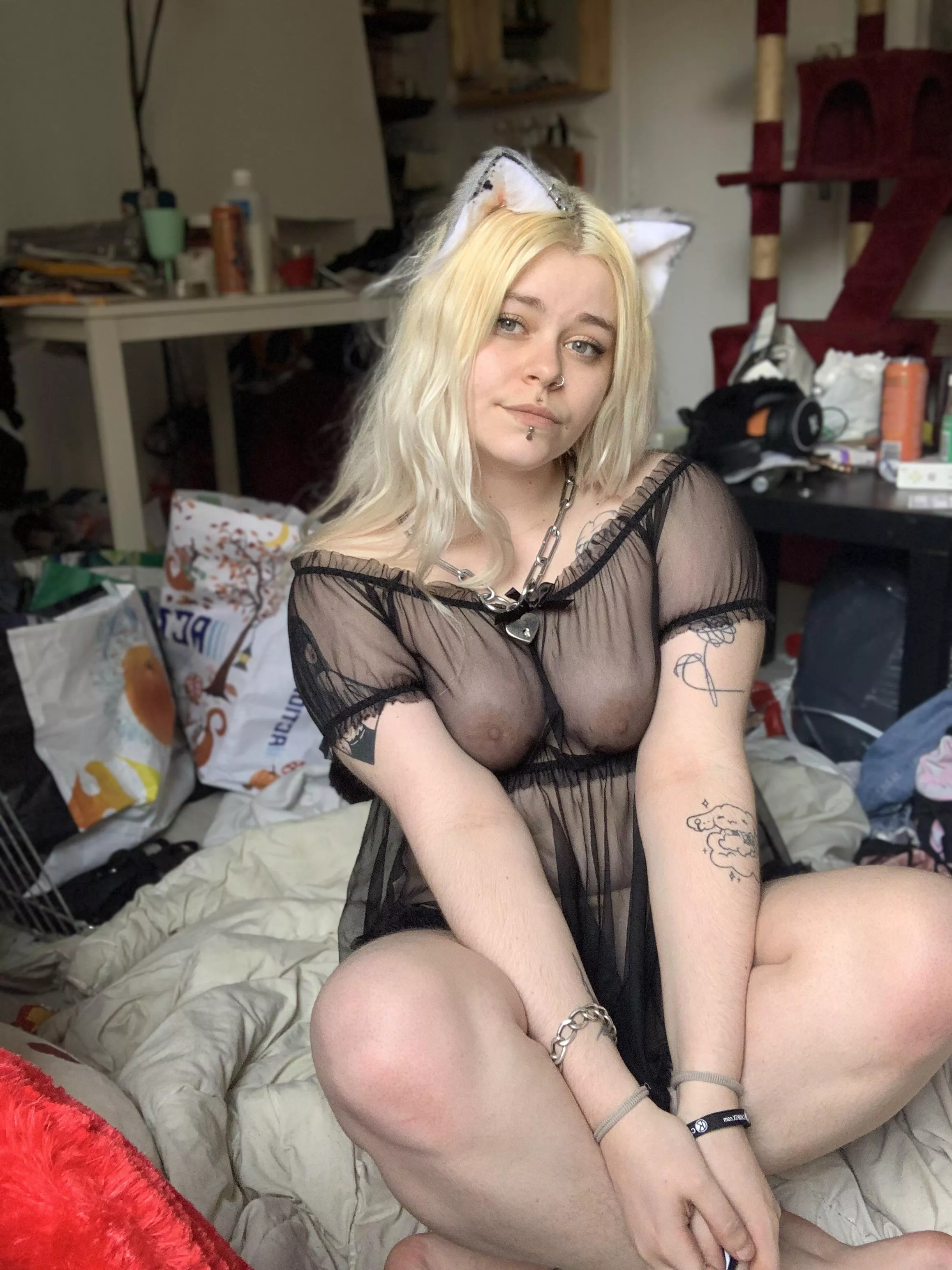 always sitting pretty posted by dead_x_star