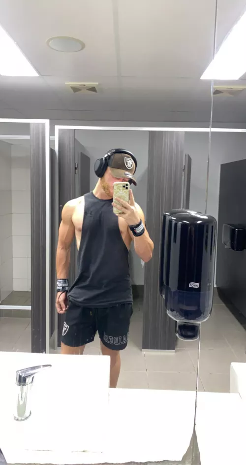 Always wanted to fuck women older than me 🤪 male 25 Australia by AussieBloke1111