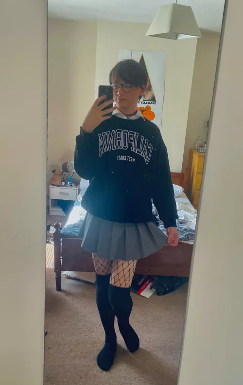 Am I a ✨Pretty Boy✨? by An_English_Femboy